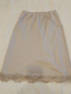 Anthropogenic Babakul Beige Half Slip with Lace Trim Sz L